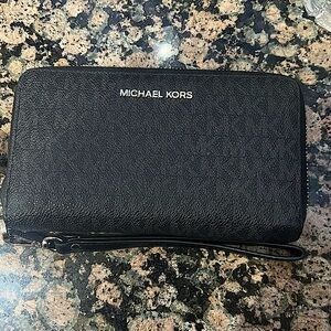 Michael Kors Jet Set black wallet-Excellent condition